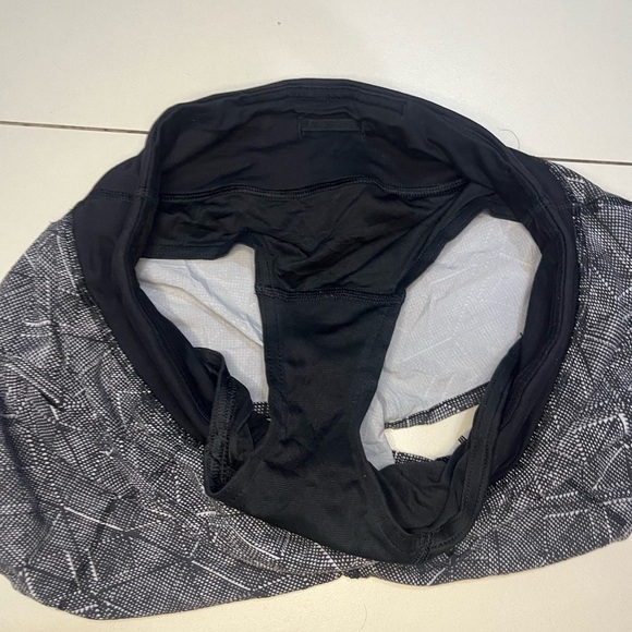 Lululemon Speed-Up Low-Rise Lined Short, 2.5” size 4 - Picture 5 of 5